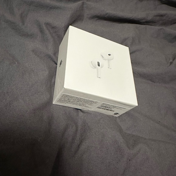 Apple AirPods Pro 2nd Generation With MagSafe Wireless Charging Case - Picture 5 of 7